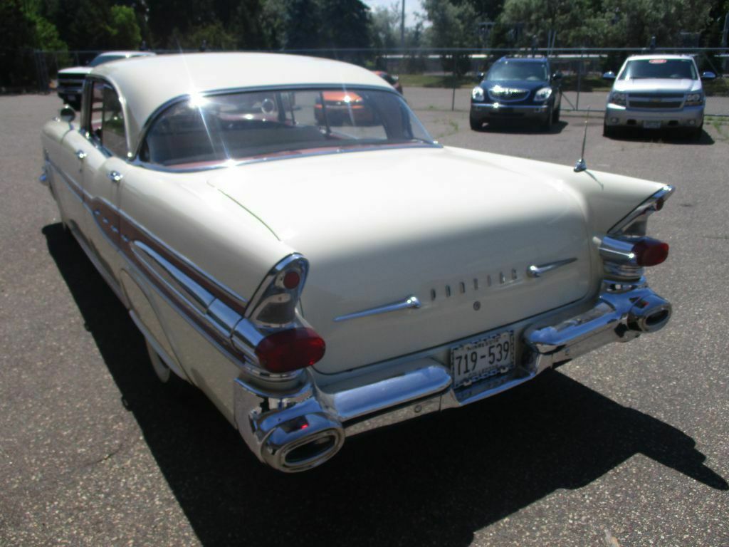 1957 Pontiac STAR Chief 4 door
