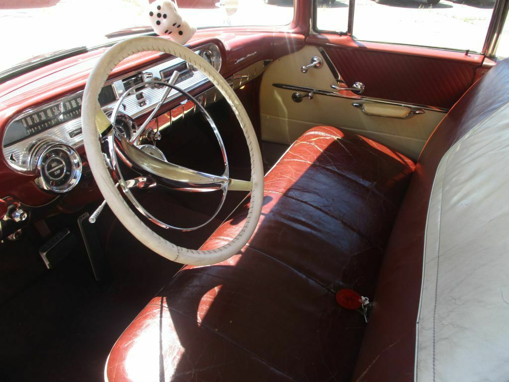 1957 Pontiac STAR Chief 4 door
