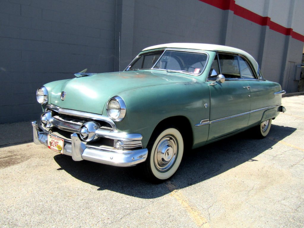 1951 Ford Custom Club Coupe Deluxe w/Victoria Pkg