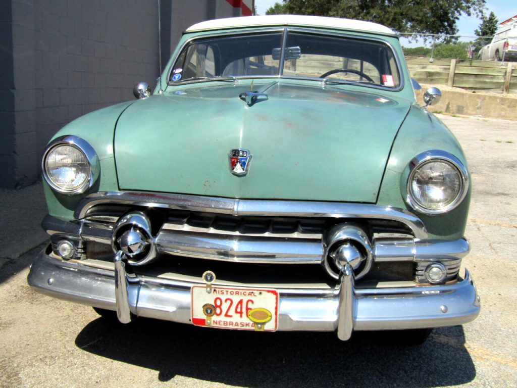 1951 Ford Custom Club Coupe Deluxe w/Victoria Pkg